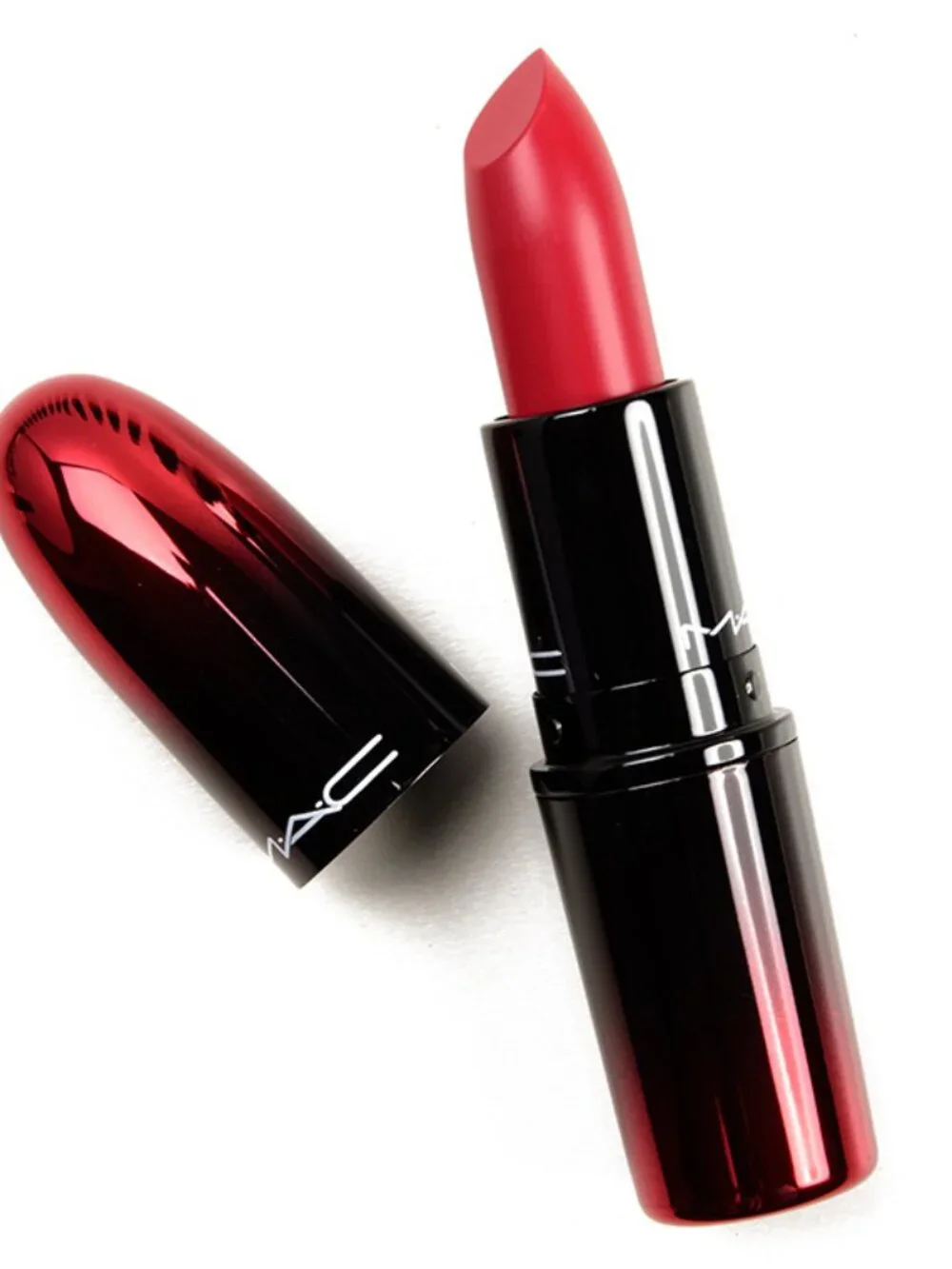 NEW Mac Love me lipstick in 428 Give Me Fever